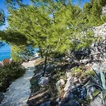 Вилла Luxura Azure Bay Seaside, Heated Pool Bobovisca